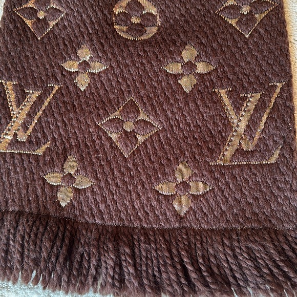 Louis Vuitton Scarf Gold Brown Logo Mania Monogram Winter Season preloved - Picture 7 of 13